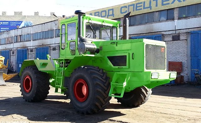 PETRA-ZST Serie Traktor Kirovec K-714