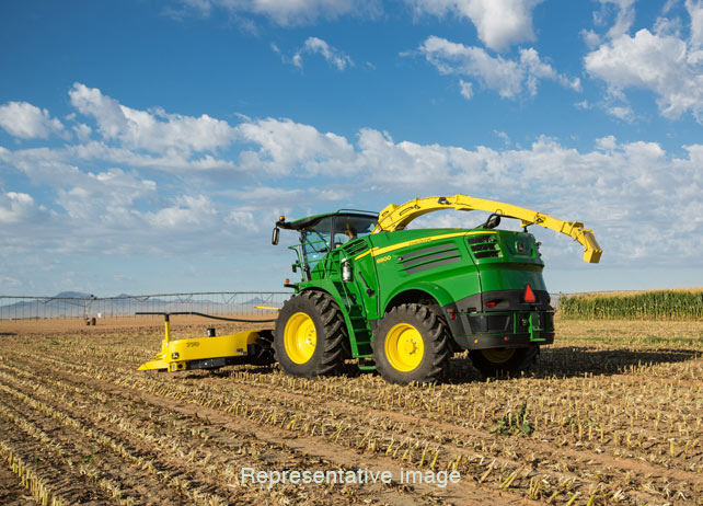 Self-propelled forage harvester John Deere 8700 Domodedovo - picture 1