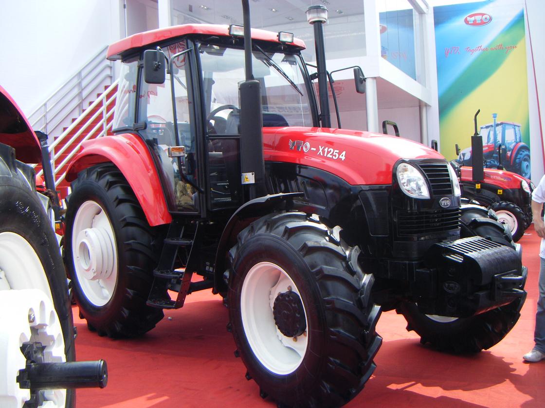 Колісний трактор YTO X1254