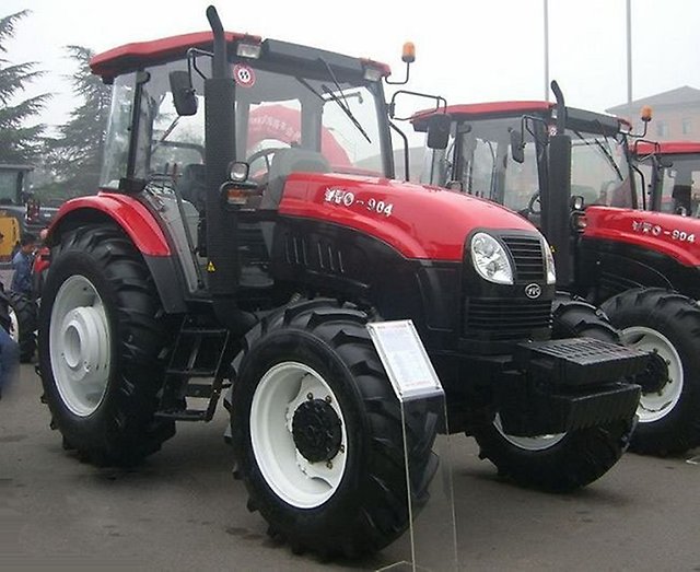 Колесный трактор YTO-X904