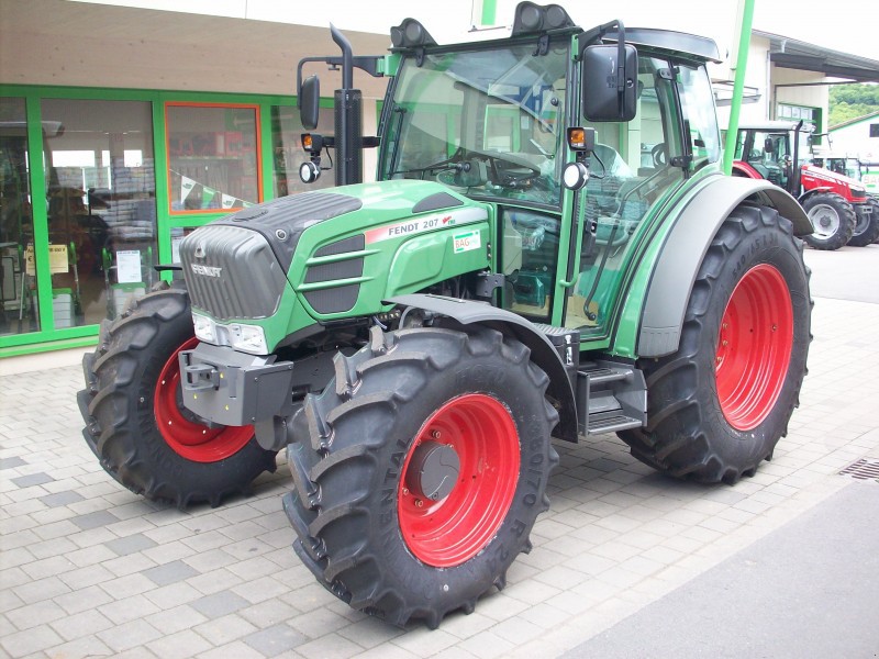Fendt 207 Vario tractor