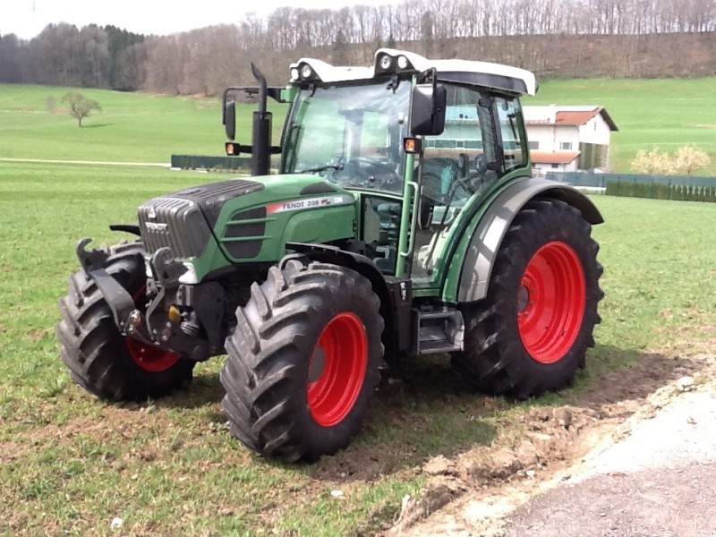 Fendt 208 Vario tractor