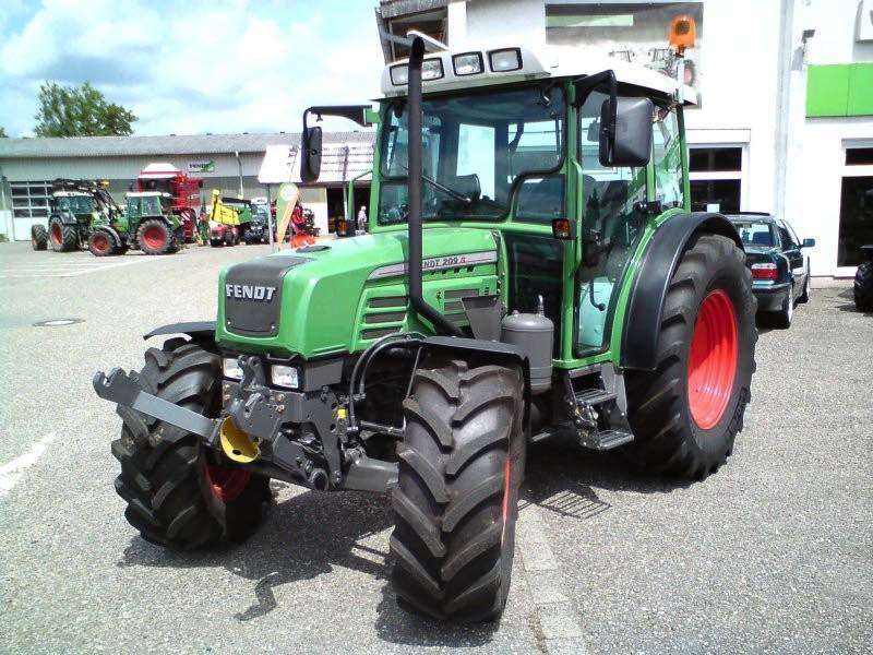 Fendt 209 Vario tractor