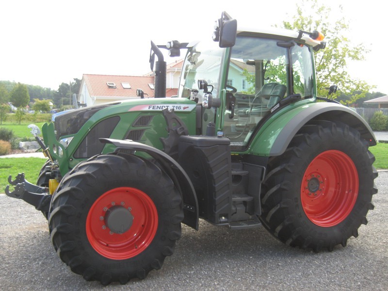 Fendt 716 Vario tractor