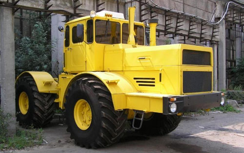 Ciągnik przemysłowy Kirovets K-700A