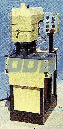 Halbautomatische Falzmaschine D5-ZK für Gläser Moscow - Bild 1