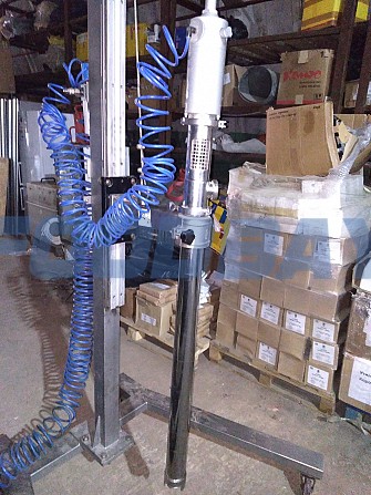 Barrel food pump pneumatic piston 10-20 l / min on a wheeled frame bu Moscow - picture 1