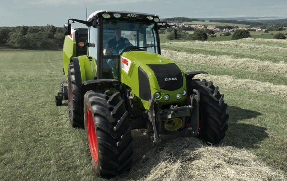CLAAS Axos 310 tractor Moscow - picture 1