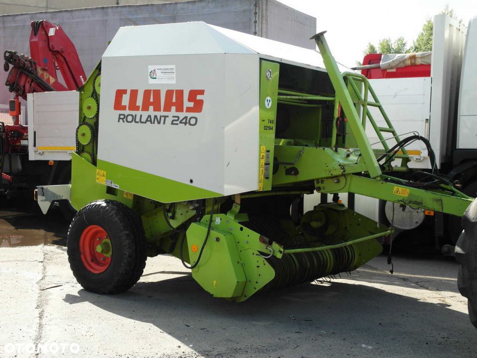 Rundballenpresse CLAAS Rollant 240