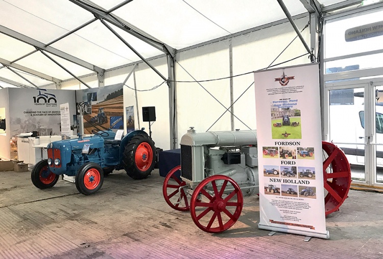 Выставка тракторов New Holland