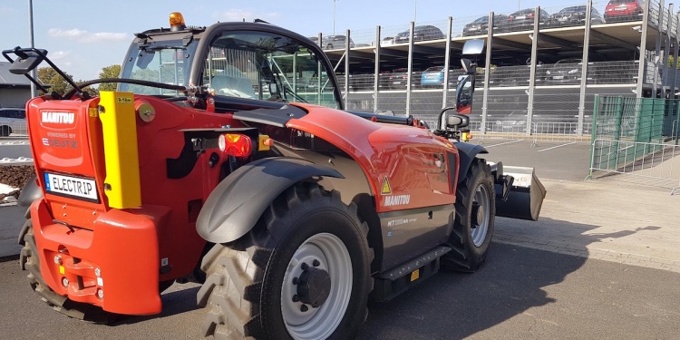 Manitou представили первый телескопический погрузчик на электрическом ходу