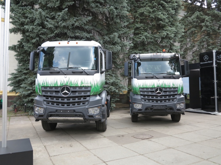 Mercedes-Benz расширяет представили новые модели грузовиков Actros