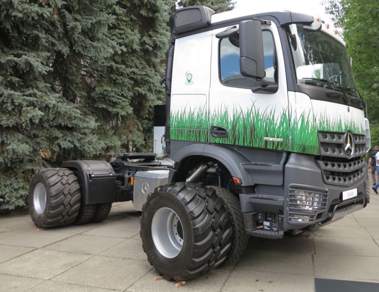 Mercedes-Benz расширяет представили новые модели грузовиков Actros