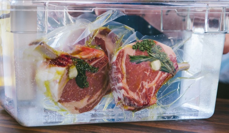 сюит для приготовления мяса. prev 7a34ba. сюит для приготовления мяса фото. сюит для приготовления мяса-prev 7a34ba. картинка сюит для приготовления мяса. картинка prev 7a34ba. Приготовление стейка — отличный способ познакомиться с технологией Sous Vide. Это обусловлено не только простотой приготовления, но и практической обоснованностью. Сковорода или гриль не прощают ошибок и зачастую даже лучшие отрубы в процессе приготовления становятся сухими и жесткими.