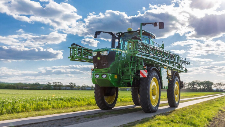 John Deere представил новое поколение самоходных опрыскивателей